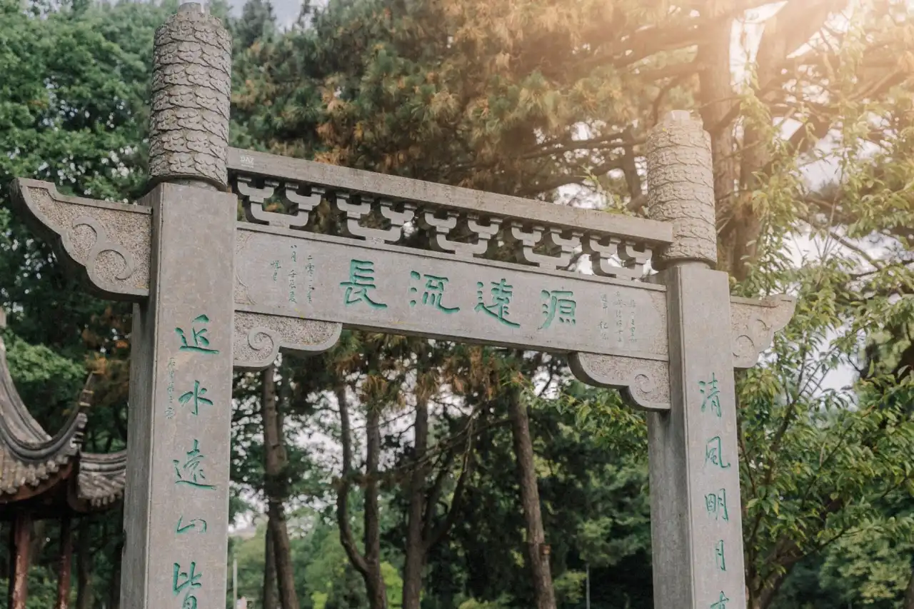 临沂仓储货架选型要点：托盘与周转箱的匹配方案