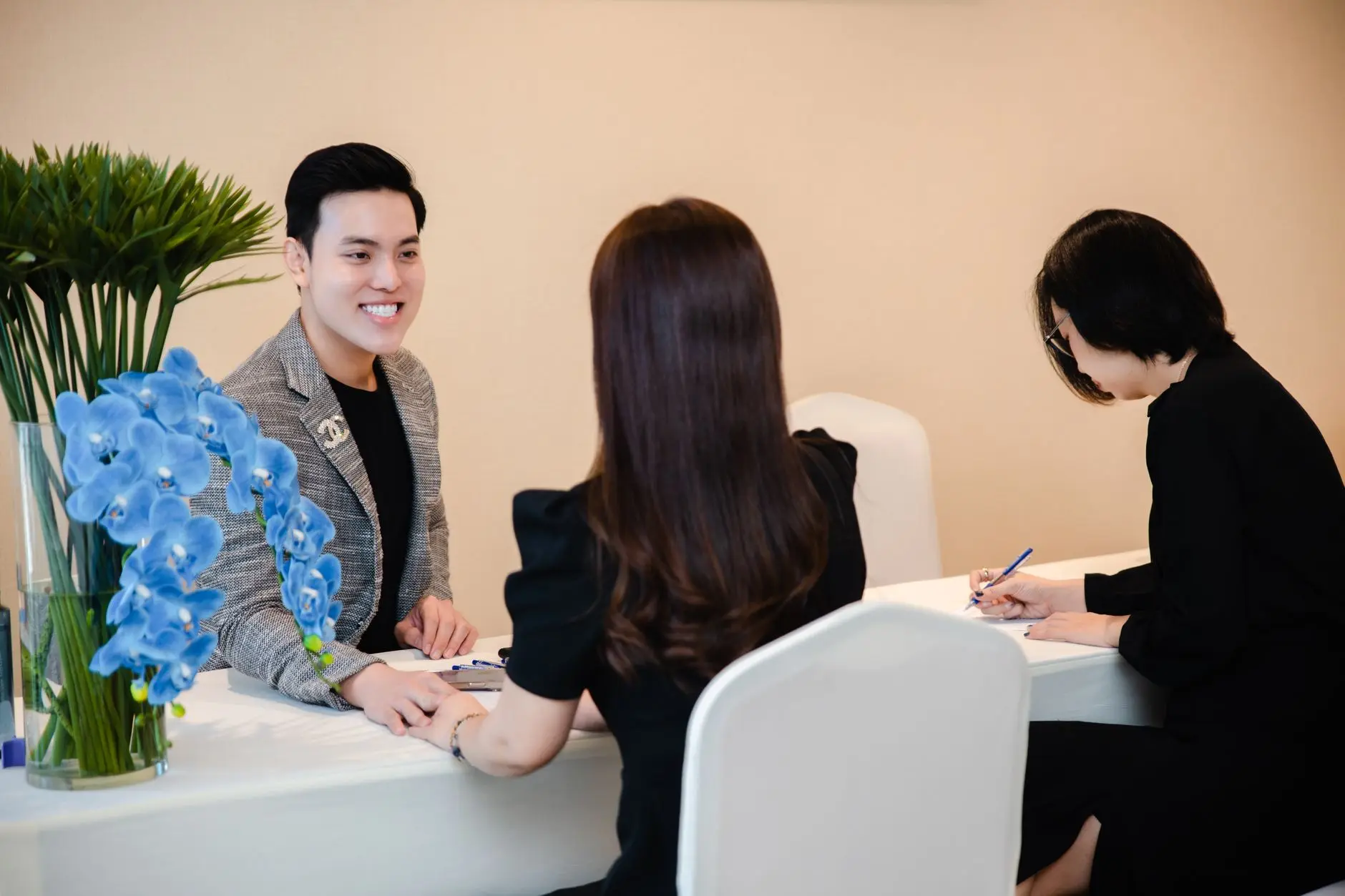 物流笼车与登高车协同应用：提升仓库周转效率的实战案例