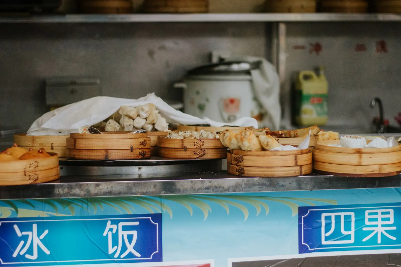 物流笼车与周转箱在制造业物料周转中的协同应用分析