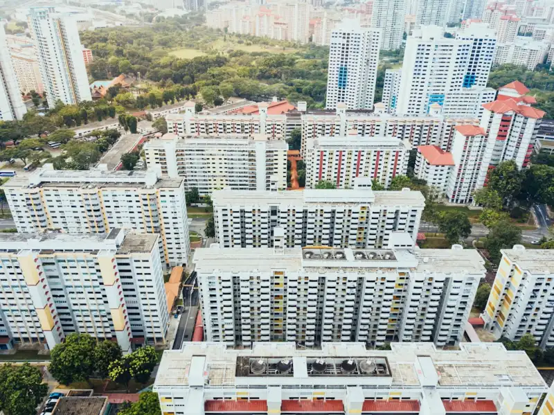 物流笼车与周转箱在制造业中的应用场景及优势对比